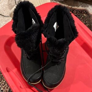 JBU Black Fur-Trimmed Winter Boots